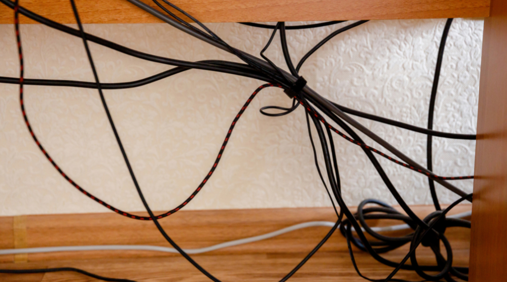 Jak skutecznie ukryć kable? Kilka prostych porad